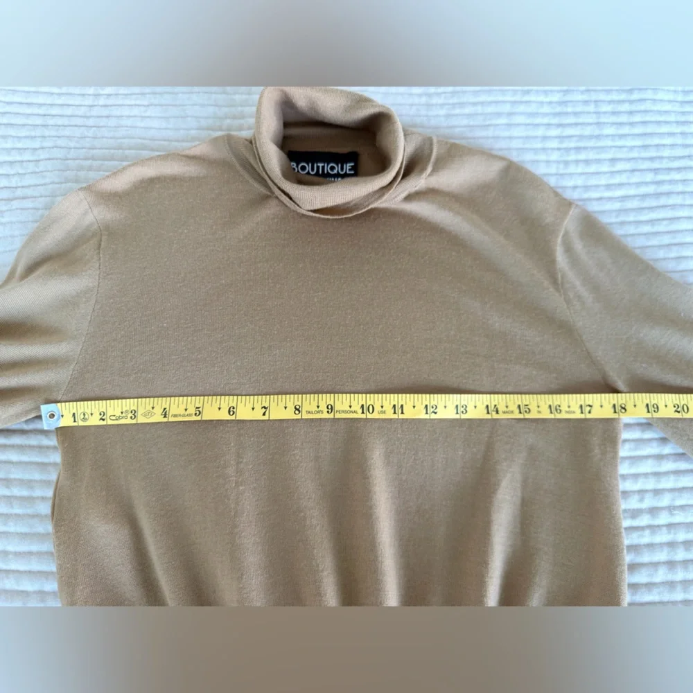 Moschino Classic Tan Turtleneck Sweater USA Size 6, Italian 40,100% virgin wool - Picture 10 of 12